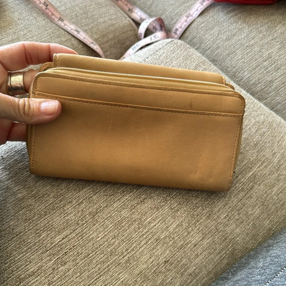 Camel colored genuine cowhide leather wallet by Buxton - Picture 5 of 10